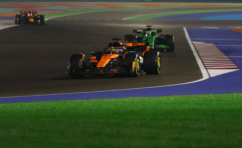 雷诺车队险胜阿斯顿马丁,皮亚斯特里刷新纪录 雷诺车队险胜阿斯顿马丁,皮亚斯特里刷新纪录