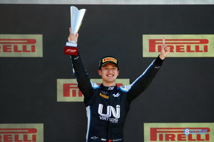 雷诺车队险胜阿斯顿马丁,皮亚斯特里刷新纪录 雷诺车队险胜阿斯顿马丁,皮亚斯特里刷新纪录