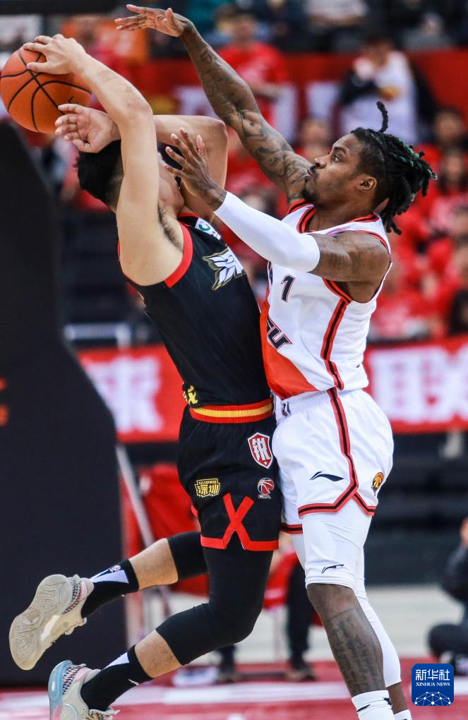 江苏队碾压深圳队，武切维奇扛起全队