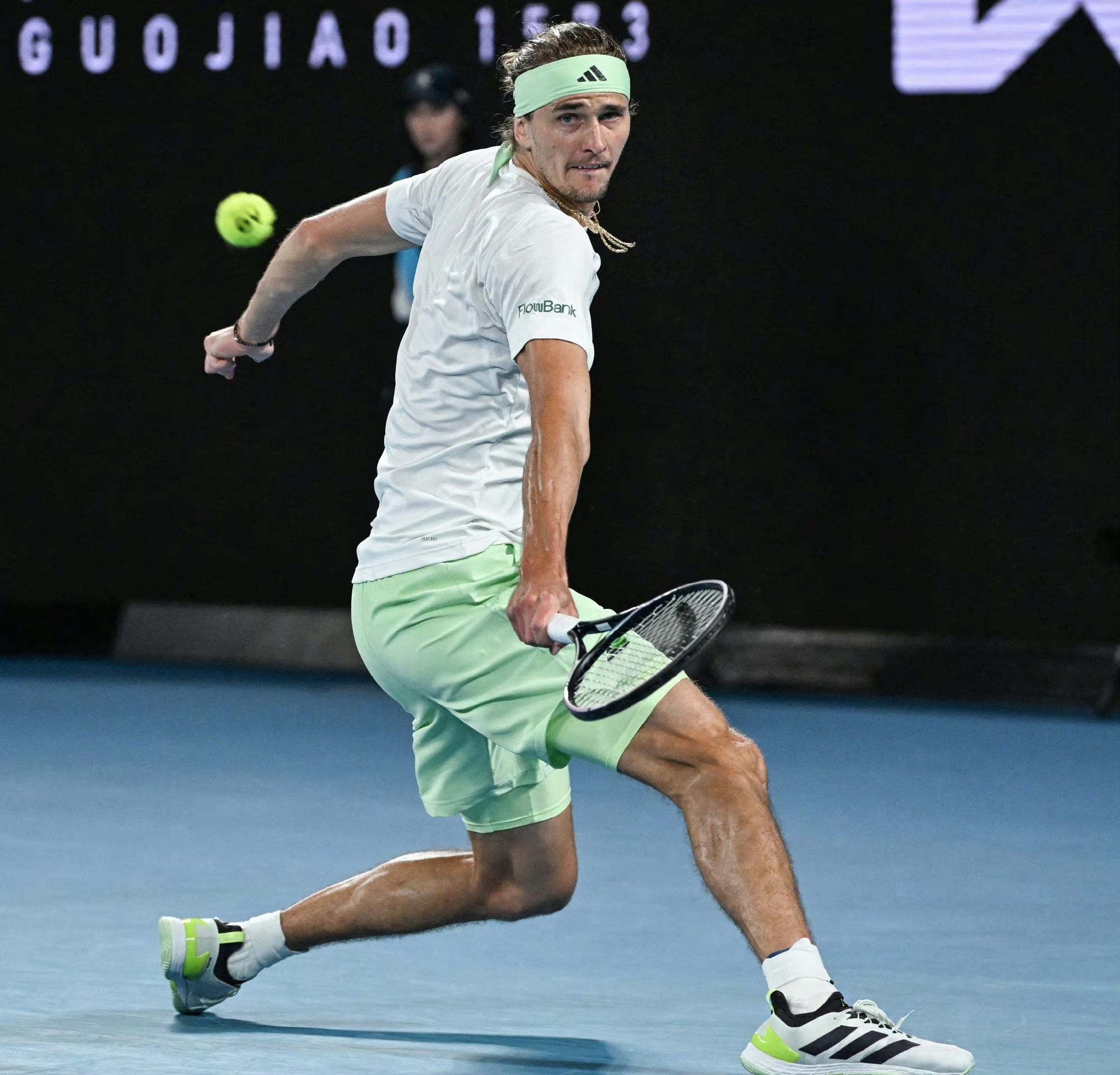 澳网完胜法网,兹维列夫惊艳四座 澳网完胜法网,兹维列夫惊艳四座