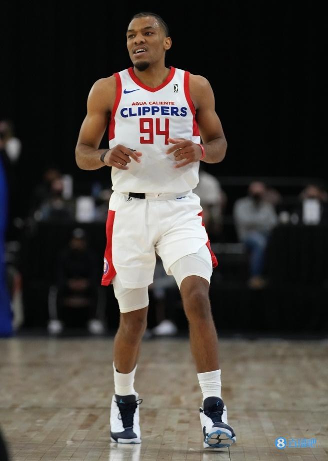 辽宁队轻取独行侠,乔治高光表现 辽宁队轻取独行侠,乔治高光表现