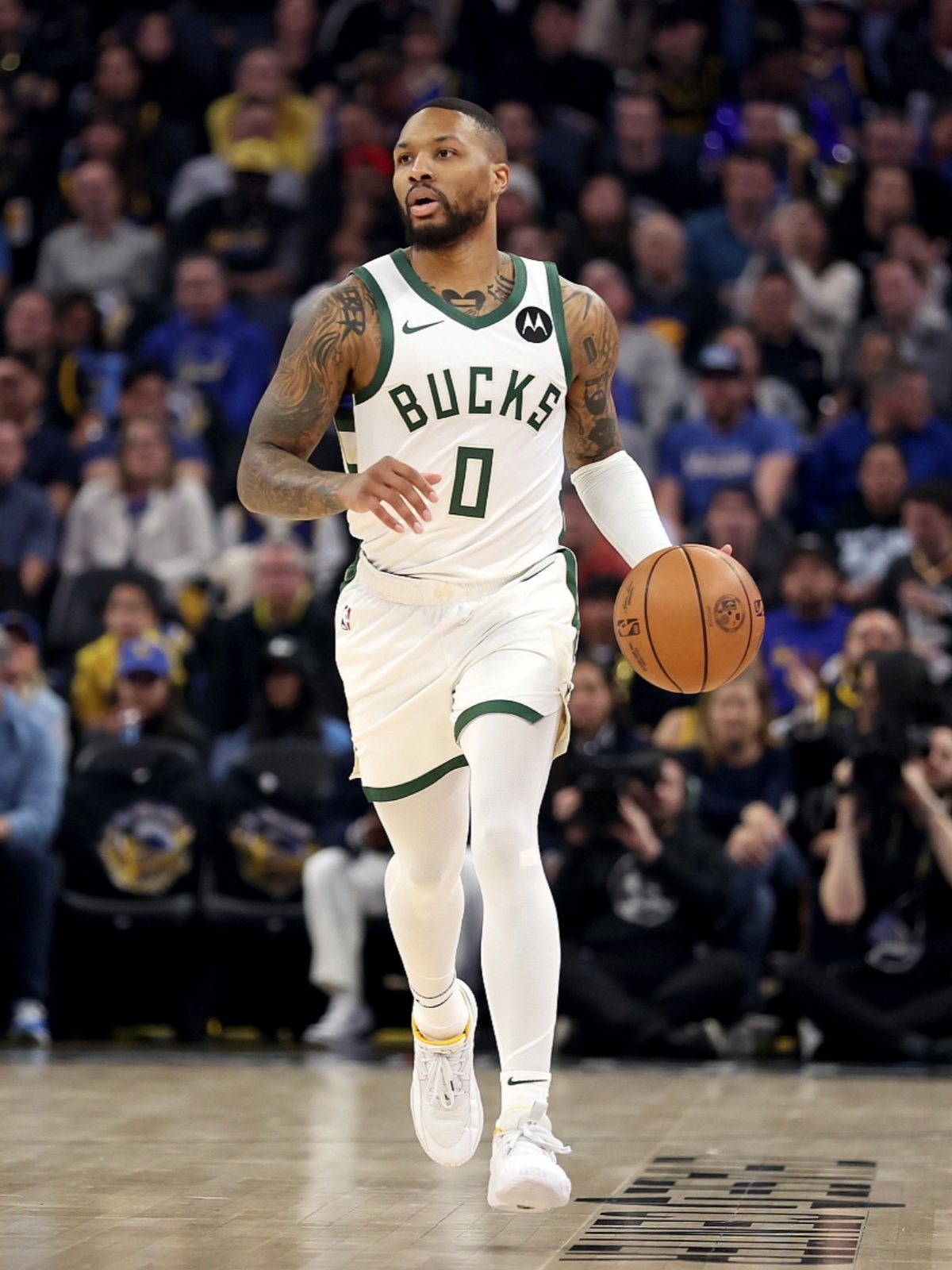 步行者翻盘辽宁队,利拉德点燃赛场 步行者翻盘辽宁队,利拉德点燃赛场