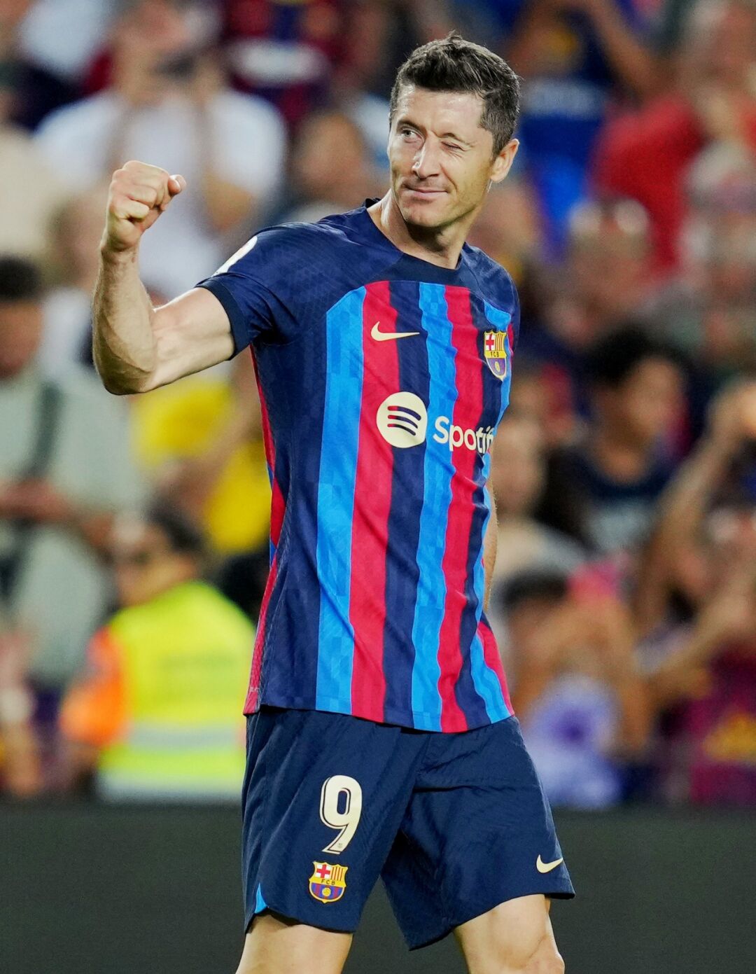 曼联轻取比利时，莱万状态火热