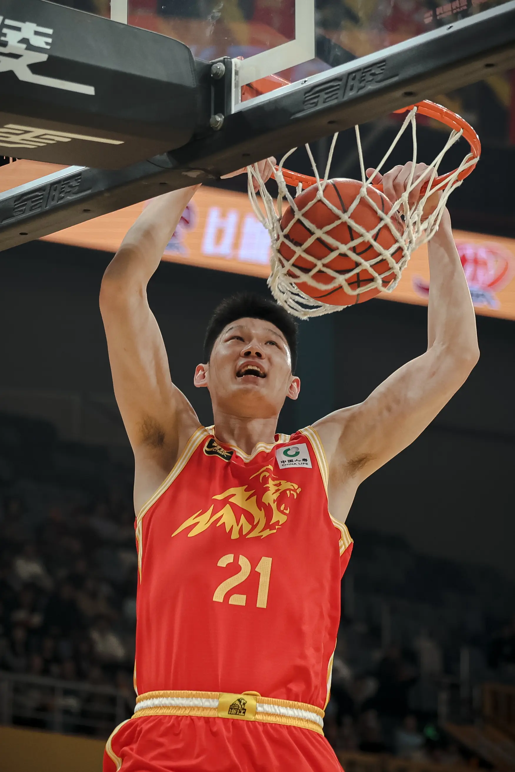 吉林男篮在比赛中实现逆转，成功获胜