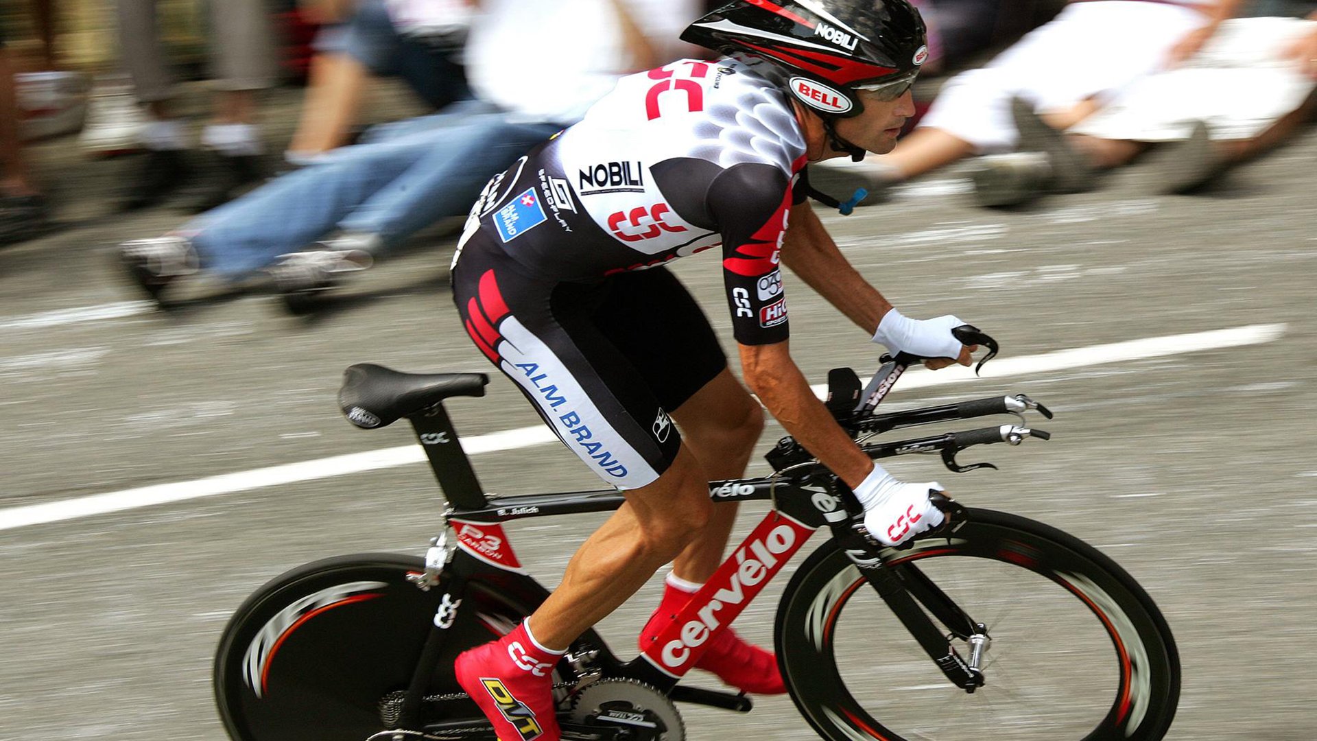 米切尔关键制胜,雄鹿轻取辽宁队,一场跨越篮球文化的对话